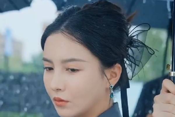 Abandoned For Being Poor, Saved By An Heiress Chinese Drama Plot