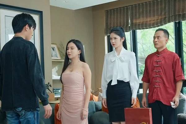 Abandoned For Being Poor Saved By An Heiress Chinese Drama