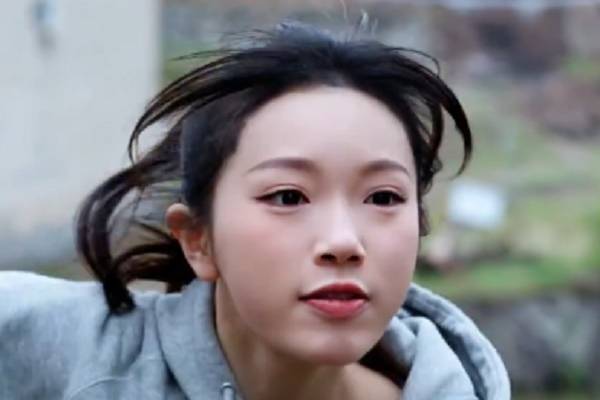 Falling For My Gold-Digger Wife