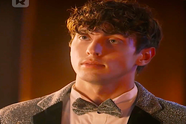 Golden Feather Temptation Game Main Actor