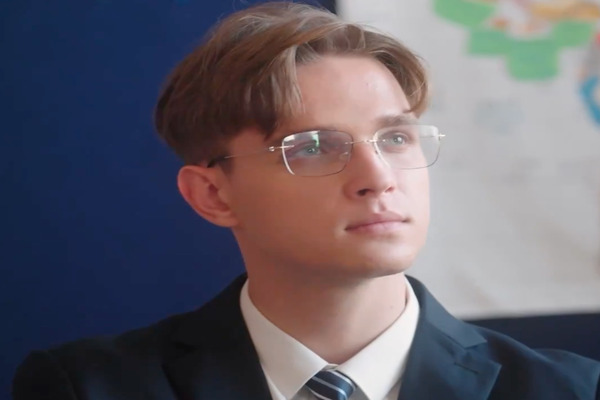 Golden Feather Temptation Game Lead Actor