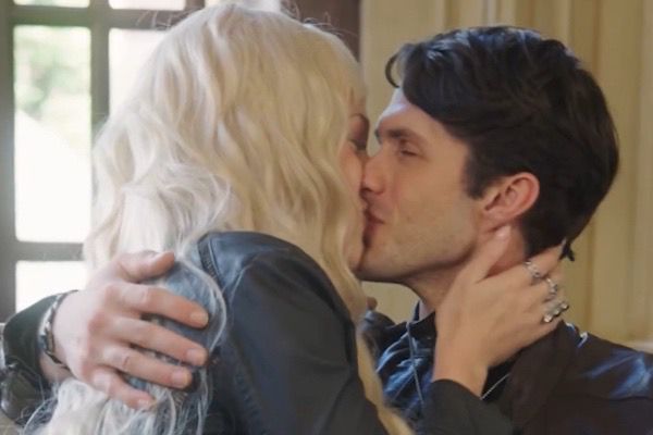 Jessie Vaughn as Zoey