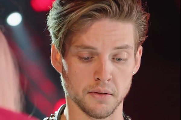 Backstage Romance with the Popstar Cast