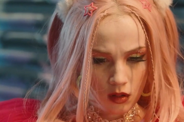 Backstage Romance with the Popstar Cast