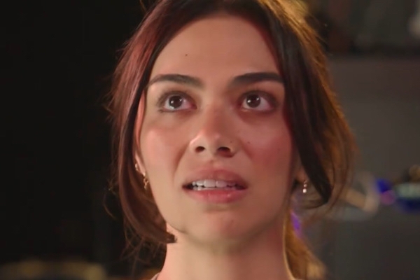 Backstage Romance with the Popstar Actress