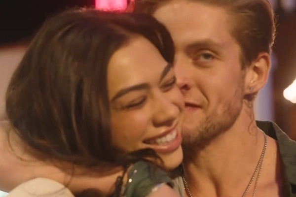 Backstage Romance with the Popstar Plot