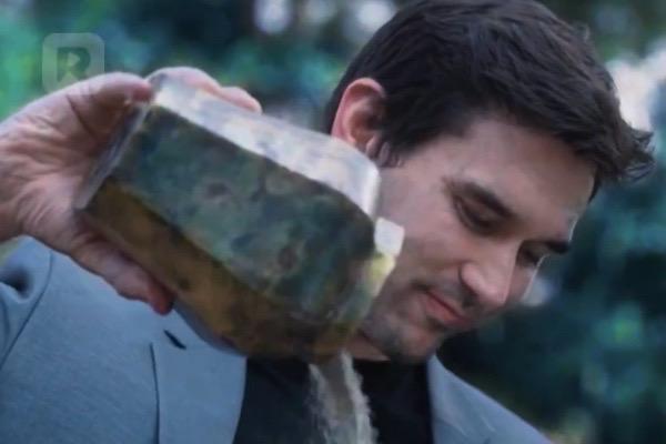 Joey Heyworth as a cheat