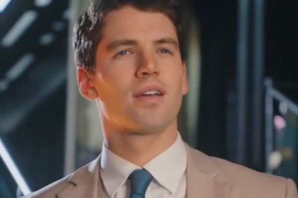 married a fated billionaire waiter film