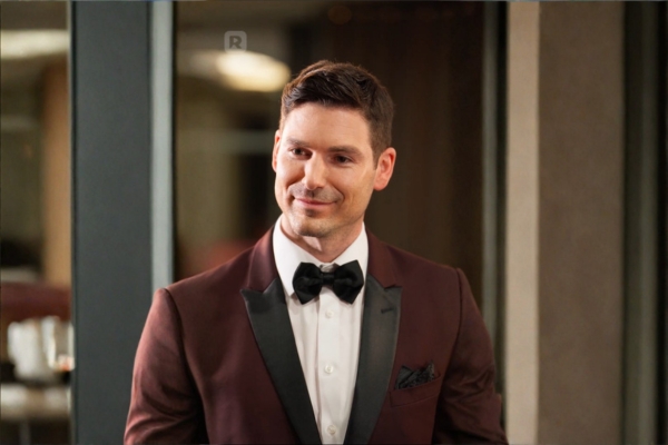 My Wife Stole My Identity to Mary Another Man