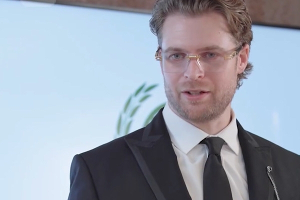 Corrupting My Billionaire Boss's Heart Actor