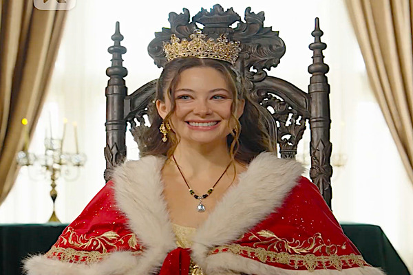 Alpha Queen Rising Female Lead
