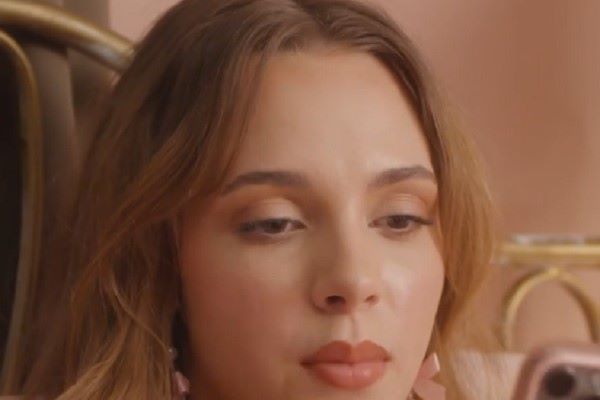 Evelyn Accidentally Sends Nudes To Her Archenemy Vertical Drama Plots