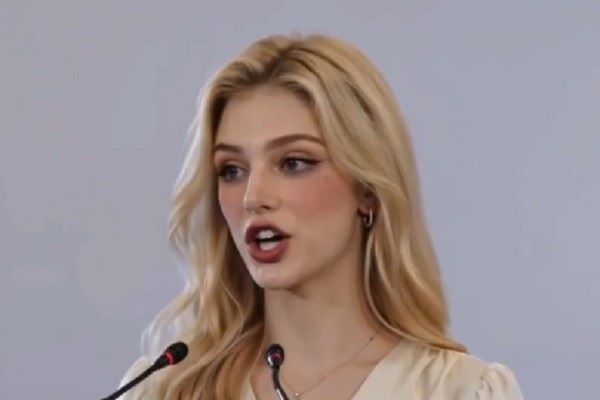 Divorce Me? Bow To My Billionaire Daughter Dailymotion