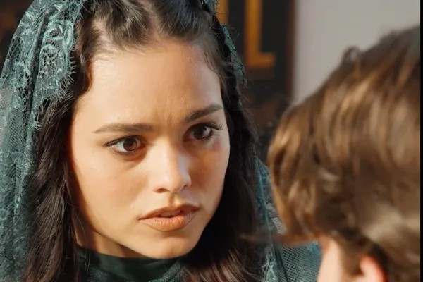 Ivy Keane and Xaden Bragg in Death Touch