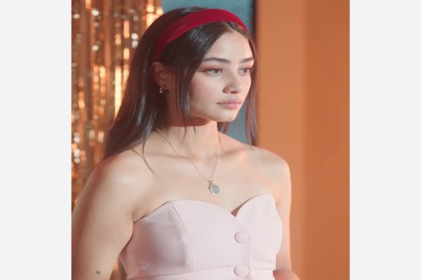 La vera ereditiera contro la falsa regina completo gratis