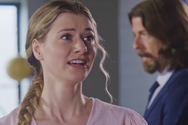 Król Alpha i Jego Ludzka Narzeczona film