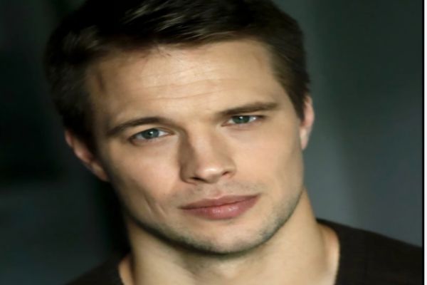 Pieniądze Broń i Wesołych Świąt reelshort