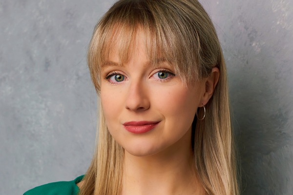 Christine Oswald em filme a mascara do bilionário 