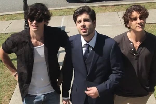 Bela Adormecida e Os Três Irmãos Grátis