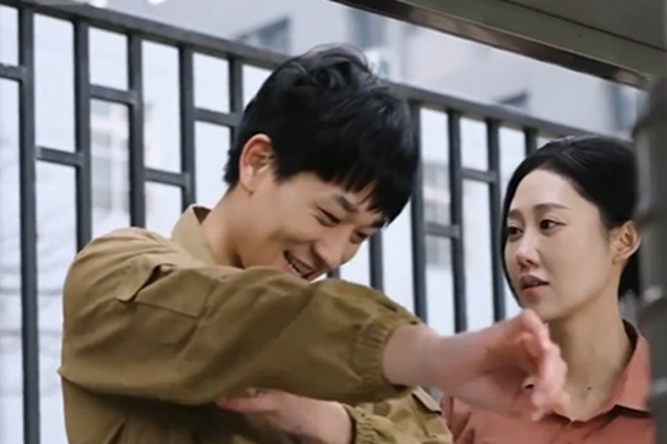 El retorno del Divino Carcelero Filme Completo