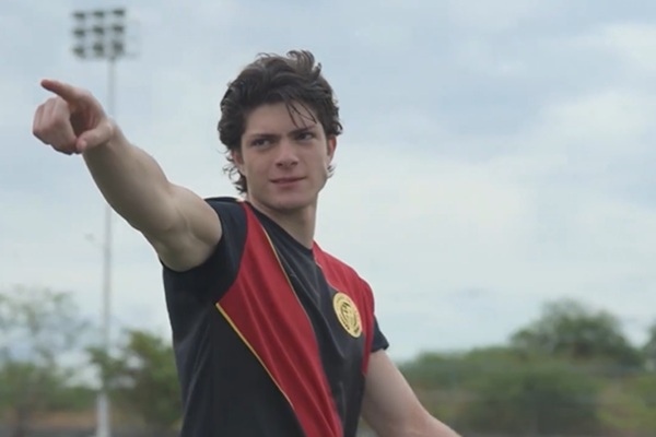 O Quarterback do Vizinho ReelShort