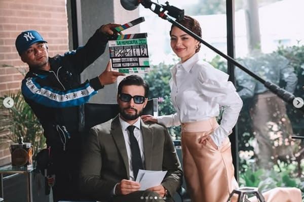 Atriz Laura Bastidores