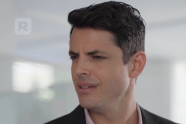 com licença eu sou o big boss onde assistir