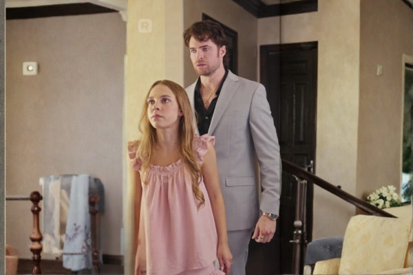 Ligada à Honra onde assistir