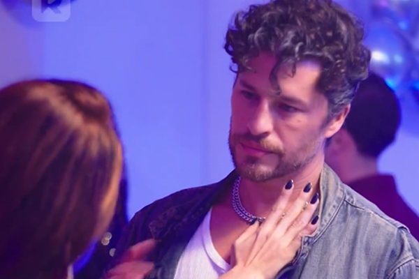 Como Domar Um Coroa Netflix