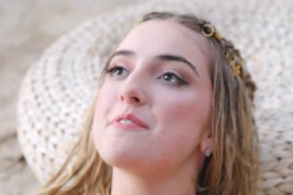 Sophie era apenas uma estagiária em Como Conquistar um Coroa Série final