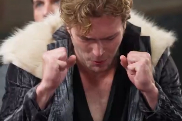 Rainha Alfa Traída Ressurge das Cinzas ator