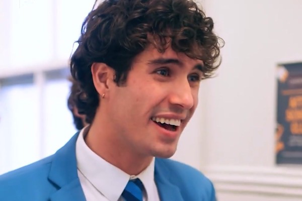 Max Reardon como Felix Barnes