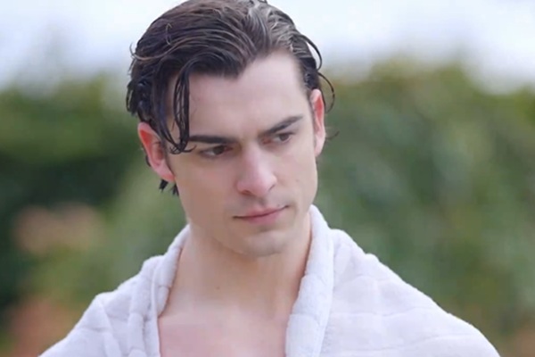 Presa nos Braços do Rei da Máfia Ator Principal