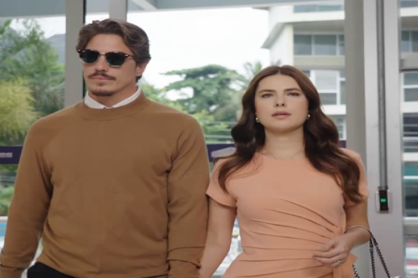 Sofia Amorim e Jonas Sales em O Garoto do Programa Que Conheci em Paris