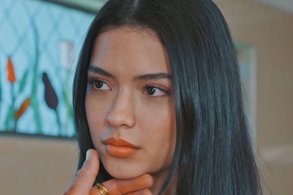 Valerie Valencia em Atada al Honor Elenco