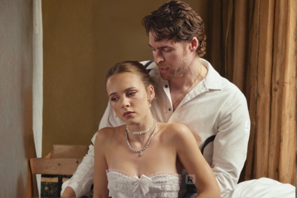 Aria Scuderi și Luca Vitiello în Legată prin onoare