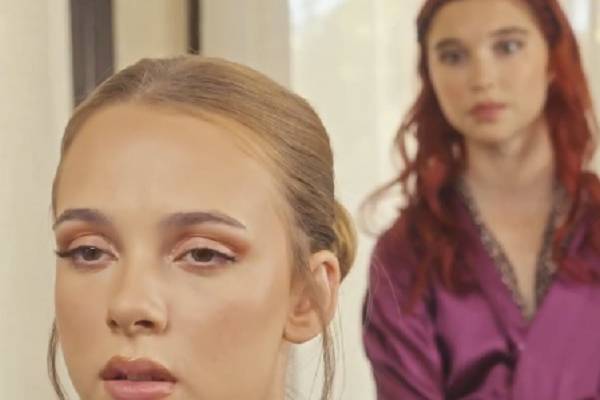 Legată prin onoare unde să vezi