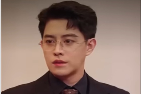 sotia insarcinata rasfatata de sotul bogat film