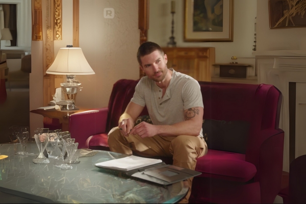 Regele sub acoperire din închisoare în Română