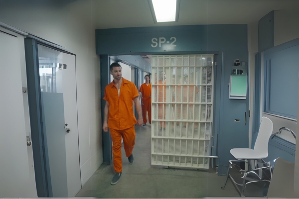 Regele sub acoperire din închisoare dublat în Română