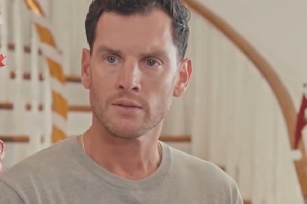 Soțul miliardar închiriat pentru Crăciun Dublat