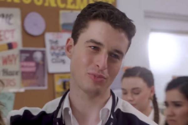 mafya babası lisede türkçe dublaj izle