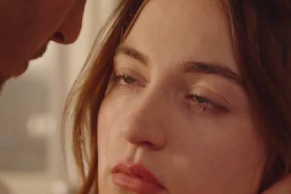 nhân vật chính cô bảo mẫu từng ở tù và ông bố tỷ phú độc thân