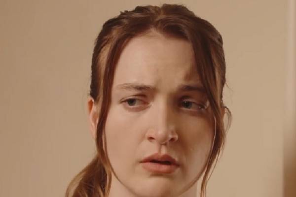 nhân vật chính cô bảo mẫu từng ở tù và ông bố tỷ phú độc thân