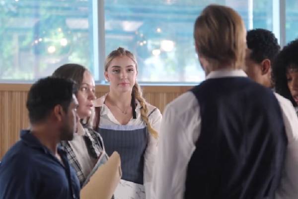 Sophie chỉ là một thực tập sinh