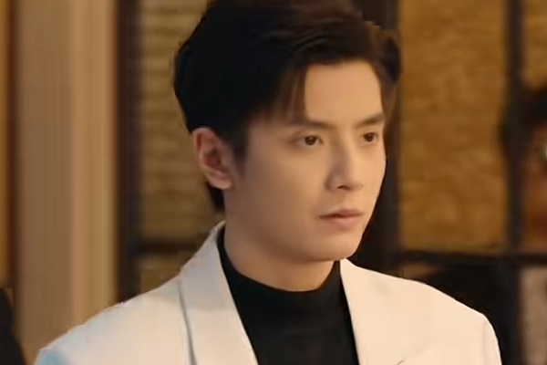 咬清梨男主角何聰睿