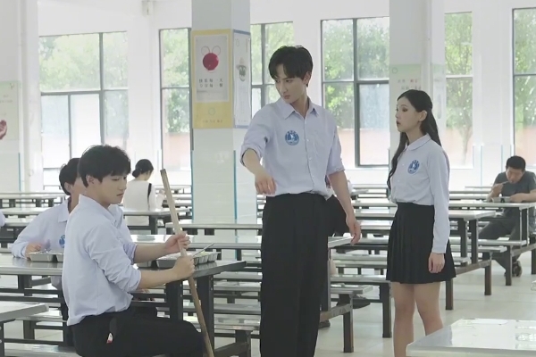 她似野藤纏繞而上結局