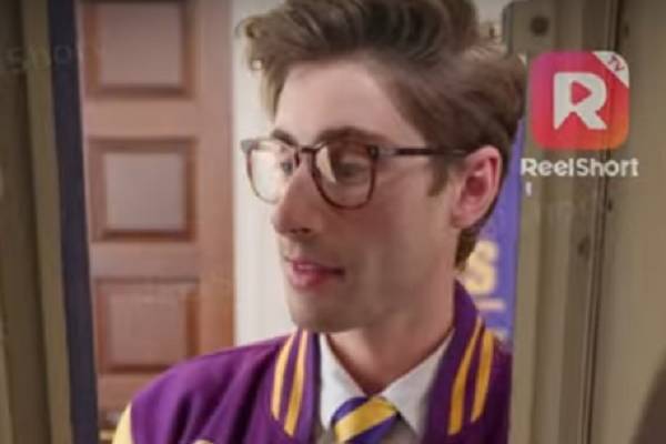 《泳池邊的夏日戀習曲》艾登·克魯