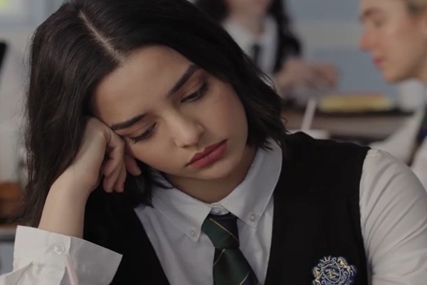 穿上她的設計短劇線上看