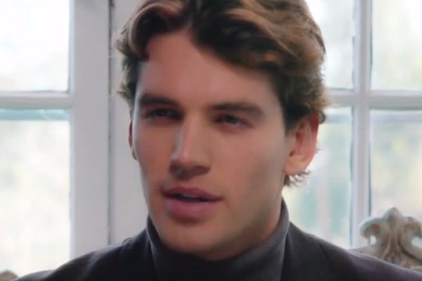 穿上她的設計美劇霸總男主